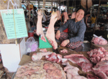 Chợ Đồng Xoài: Nhiều hộ kinh doanh đã thực hiện niêm yết giá bán hàng