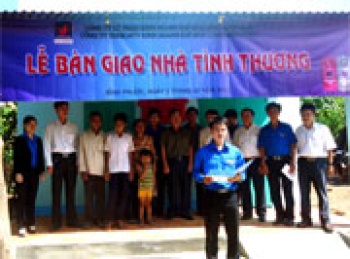 Toàn tỉnh xây dựng, bàn giao 3.351 căn nhà cho hộ nghèo cần hỗ trợ về nhà ở giai đoạn 2009-2012