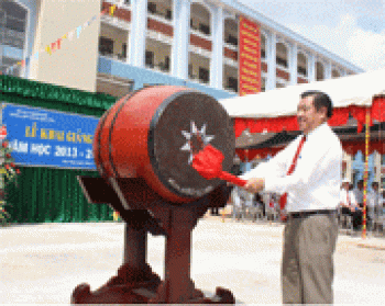 Trường THPT chuyên Bình Long khai giảng niên khóa đầu tiên
