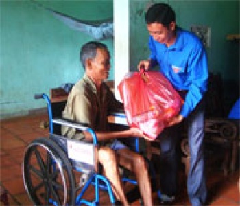 Khen thưởng tập thể, cá nhân tiêu biểu trong phong trào đền ơn đáp nghĩa, làm kinh tế giỏi