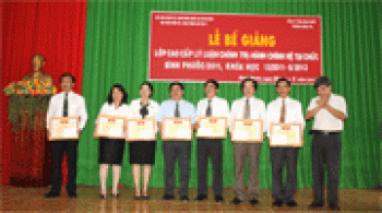 Bế giảng lớp cao cấp lý luận chính trị - hành chính khóa 8 niên khóa 2011 - 2013