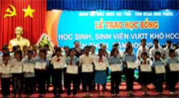 302 học sinh - sinh viên nhận học bổng vượt khó