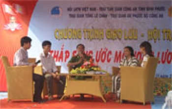 Giao lưu “thắp sáng ước mơ hoàn lương”