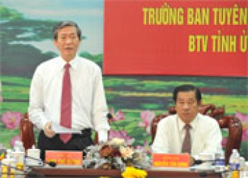 Đoàn công tác của Tiểu ban văn kiện Đại hội XII của Đảng làm việc với Ban thường vụ Tỉnh ủy