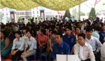 Gần 400 người tham gia hiến máu trong lễ hội Xuân Hồng đầu năm