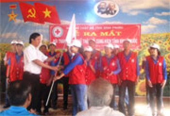 Ra mắt đội thanh niên xung kích chữ thập đỏ