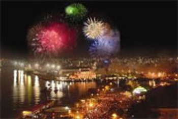 Thuận chủ trương bắn pháo hoa, tặng quà tết nhân dịp tết Ất Mùi 2015