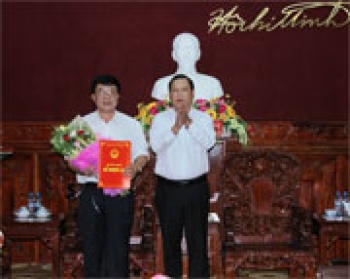 Trao quyết định bổ nhiệm, nghỉ việc theo nguyện vọng một số cán bộ sở, ngành