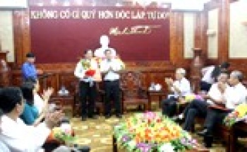 Trao quyết định bổ nhiệm, điều động nhiều cán bộ chủ chốt sở ngành