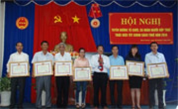 Tuyên dương các tập thể, cá nhân thực hiện tốt nghĩa vụ thuế
