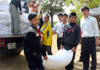 Đề nghị sớm phân phối gạo cho học sinh khu vực đặc biệt khó khăn