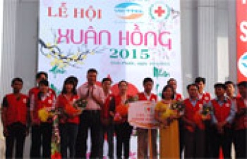Trên 400 đơn vị máu hiến trong “Lễ hội xuân hồng” năm 2015
