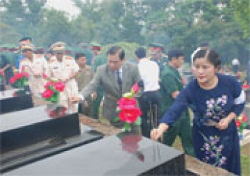 Lễ viếng, truy điệu tưởng nhớ các anh hùng, liệt sĩ
