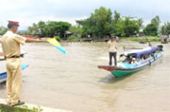 Kiểm tra, xử lý các hành vi vi phạm trật tự an toàn giao thông