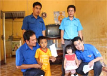 100% trẻ em có hoàn cảnh đặc biệt khó khăn được tặng quà tết
