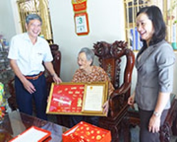 Mừng thọ 30 cụ tròn 100 tuổi