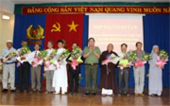 Họp mặt chức sắc, chức việc các tôn giáo