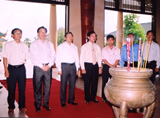 Minister of Culture and Information Le Doan Hop visited Tran Bien Temple of Literature