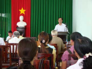 ドンナイ(Dong Nai)省の人民会合の代表団はビエンホア（Bien Hoa ）で有権者に接触した。