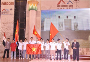 ラクホン（Lac Hong）大学のLH – LEDチームは２０１０年アジア・太平洋区域におけるロボコンコンテストで２位になった