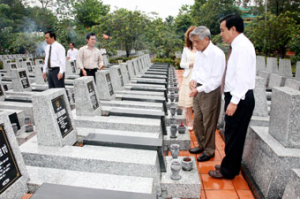 隆城县烈士陵园：千年道理深深刻在心里