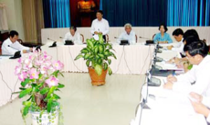 The provincial leadership listened to the report on the census of population and houses in 2009