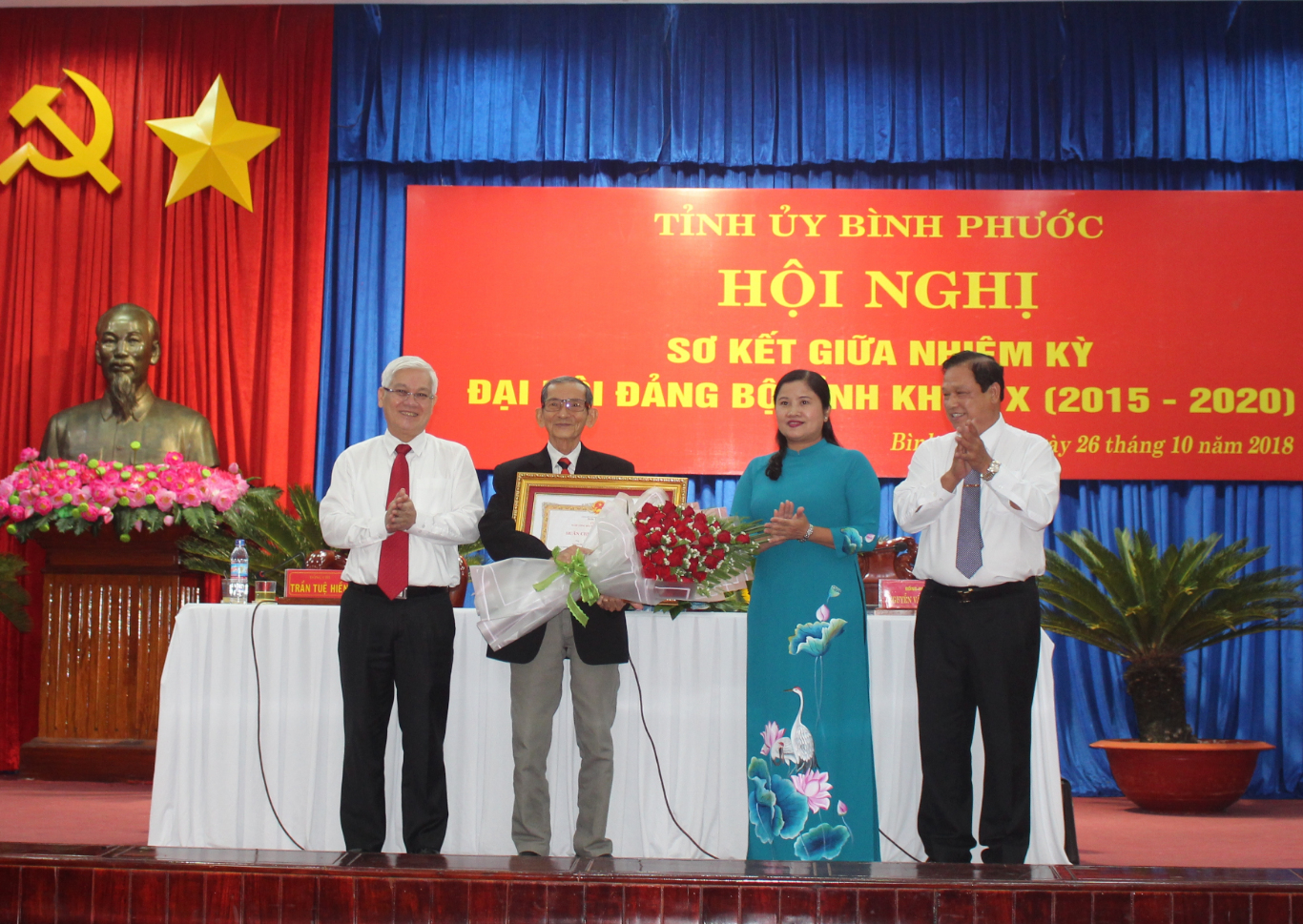 Trao Huan chuong Doc lap cho dc Cuong