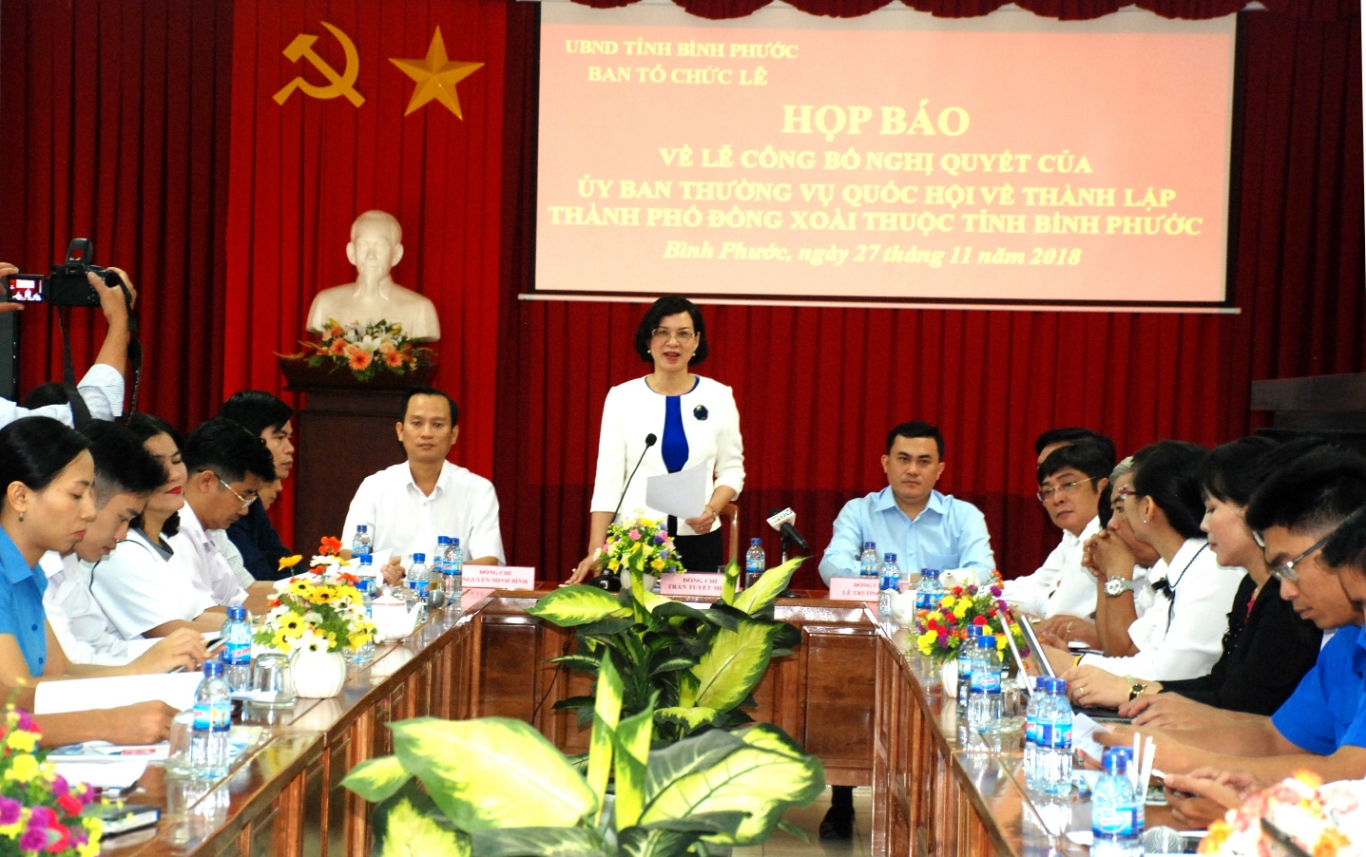 Hop bao ve viec thanh lap TP Dong Xoai