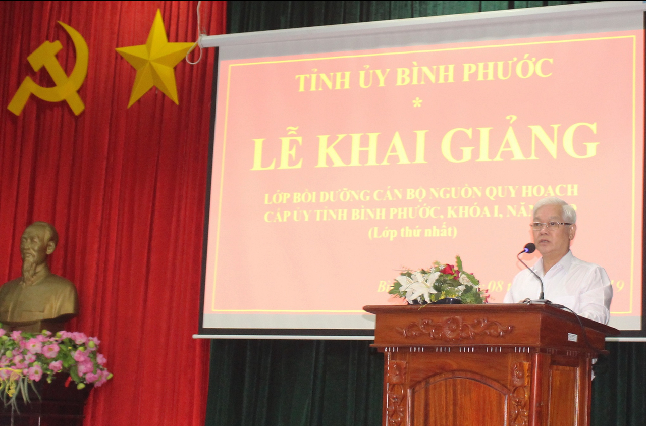 bi thu tinh uy phat bieu khai giang lop hoc