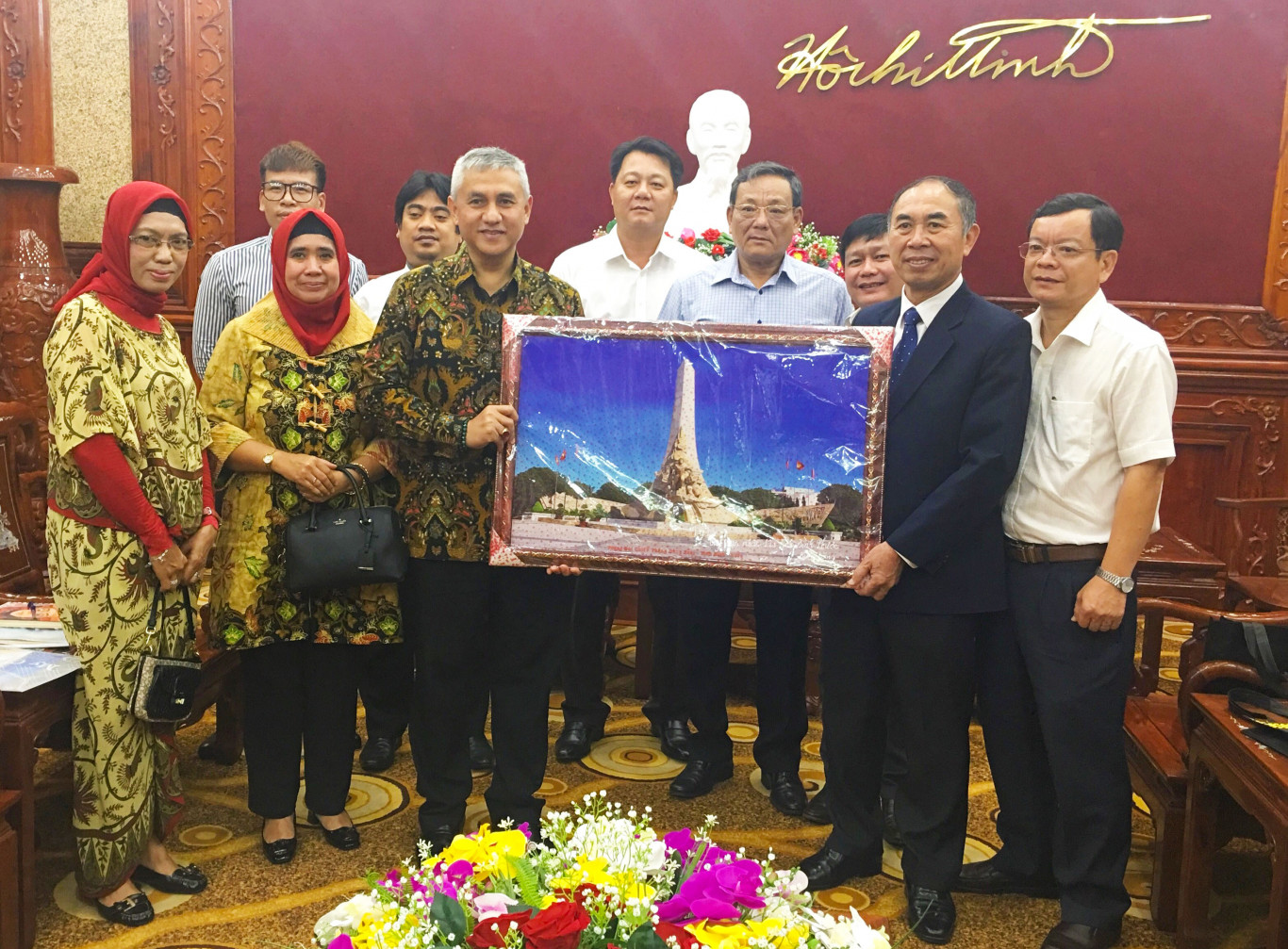 tong lanh su quan indonesia lam viec voi tinh bp