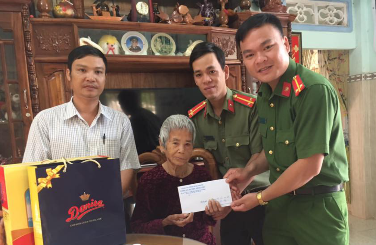 ca huyen dp tang qua me vn anh hung