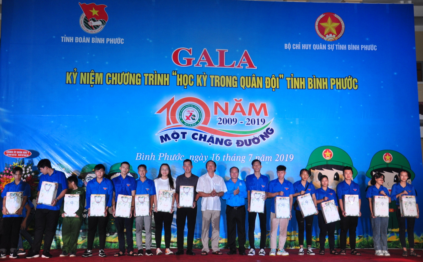 hoc ky quan doi 10 nam