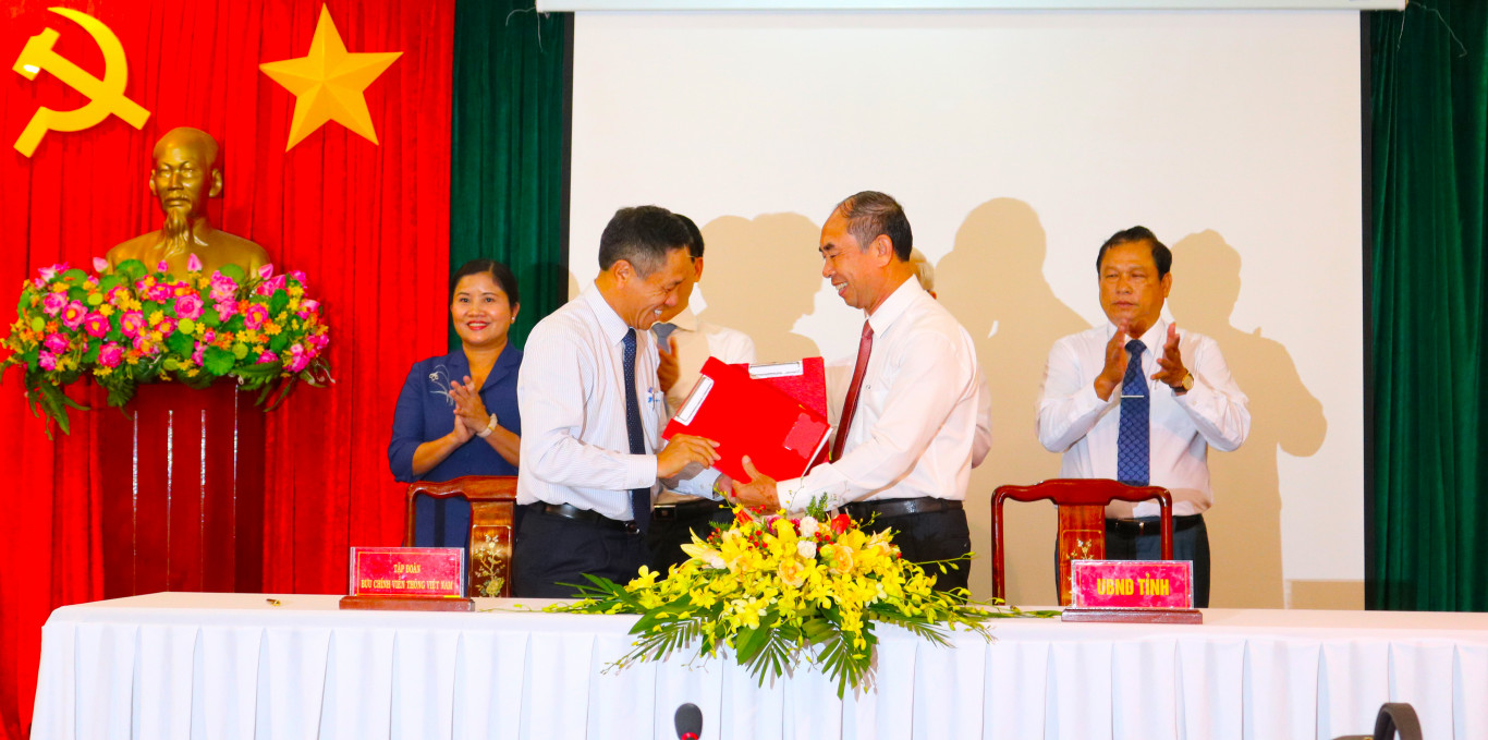 ky ket thoa thuan hop tac