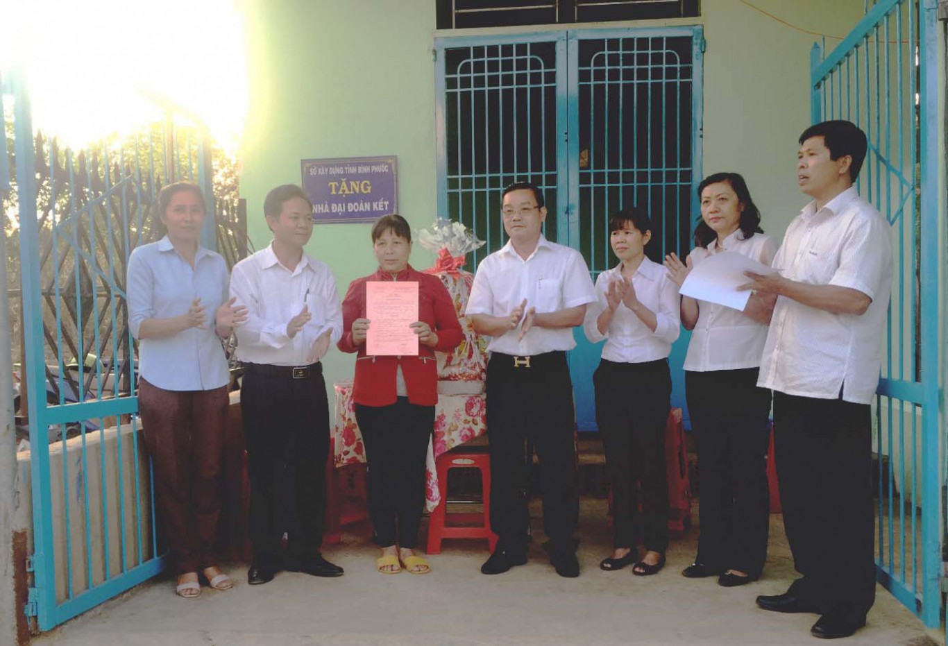 trao nha cho ho ngheo