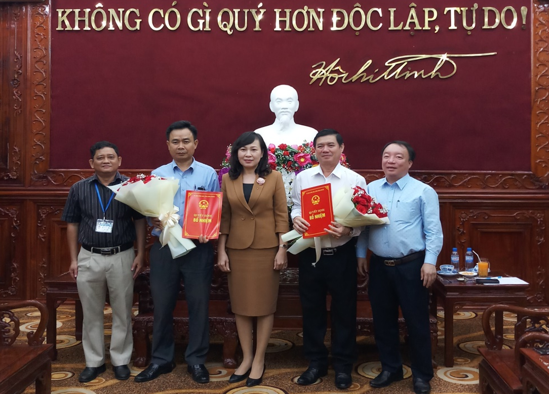 trao quyet dinh can bo