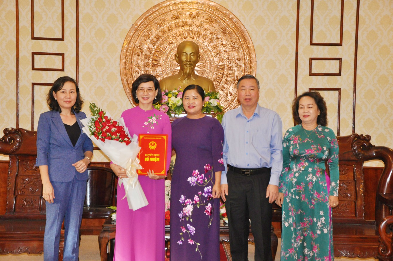 pho chu tich ubnd tinh tran tuyet minh nhan quyet dinh bo nhiem va hoa chuc mung cua lanh dao tinh