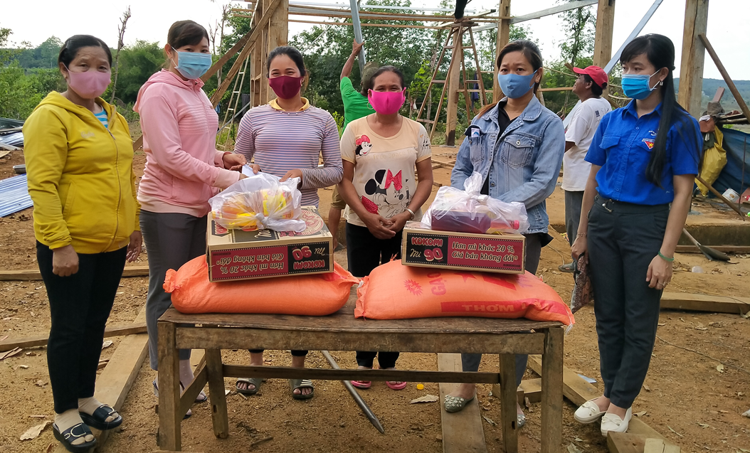 tang qua cho cac gia dinh