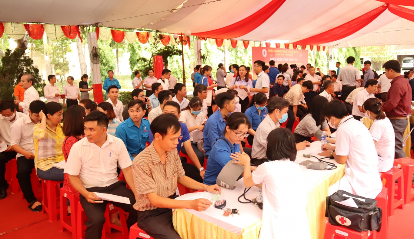 tham gia hien mau tinh nguyen