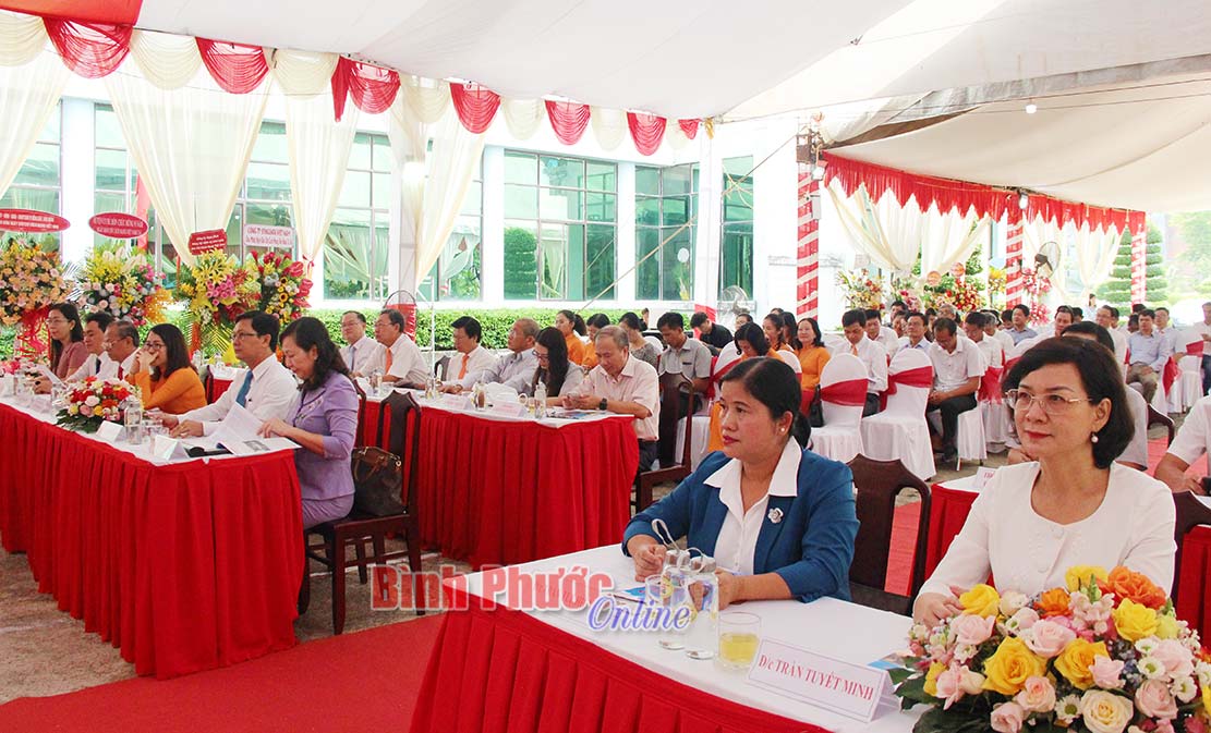 dai bieu tham du hop