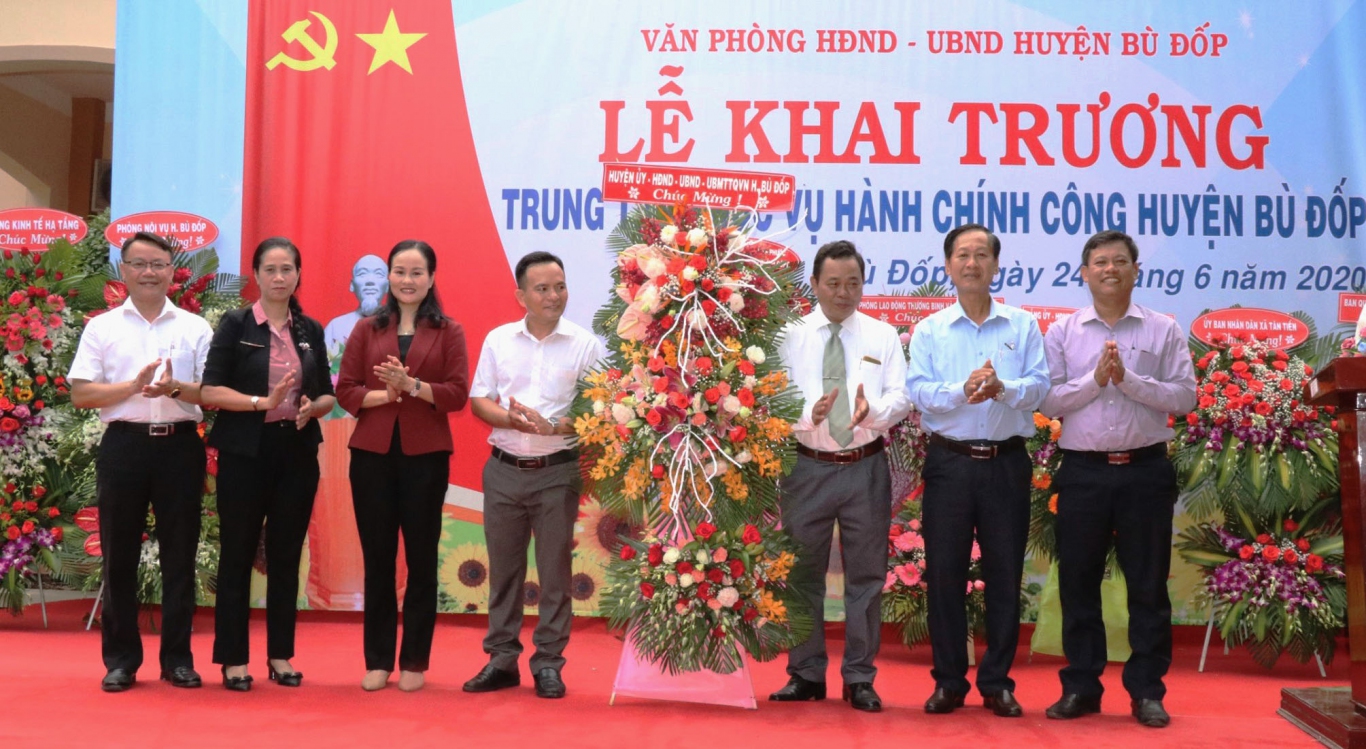 khai truong trung tam pvhc huyen bd