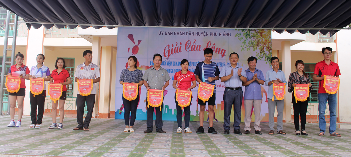 giai cau long huyen pr