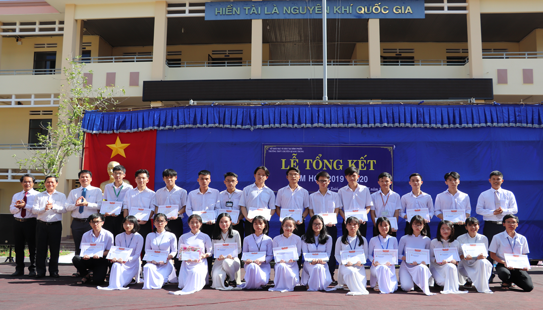 hoc sinh chuyen quang trung