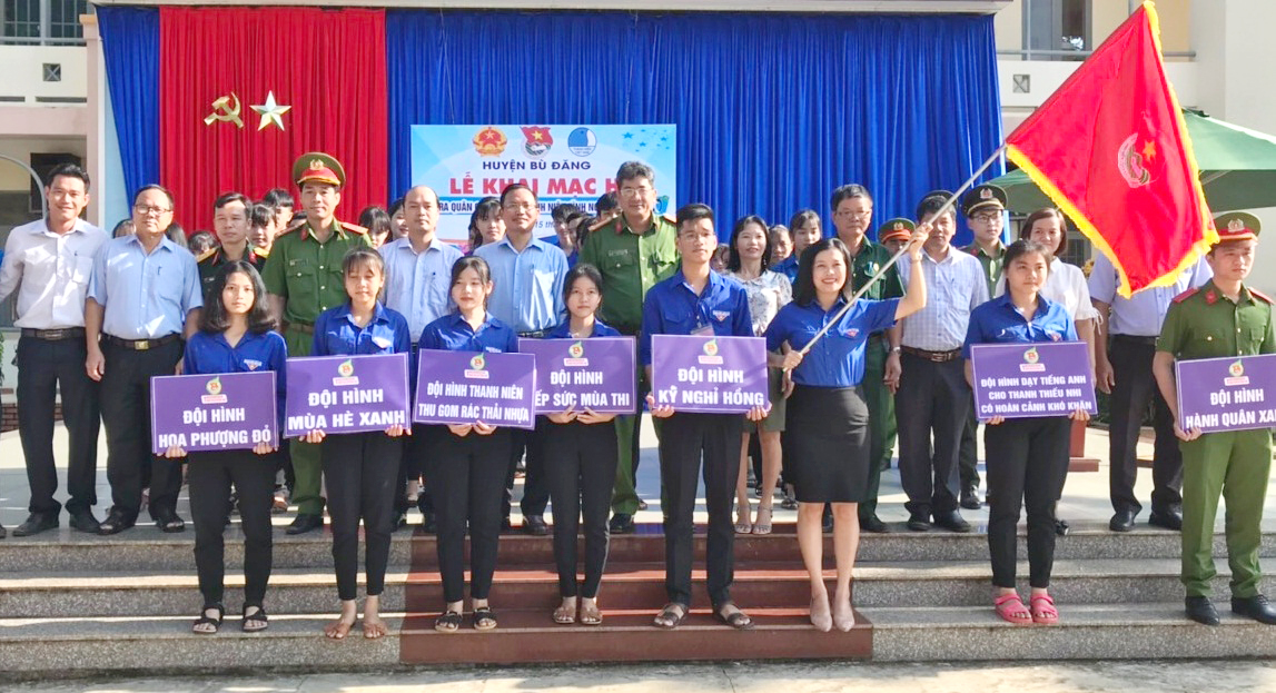 ra quan doi hinh tinh nguyen