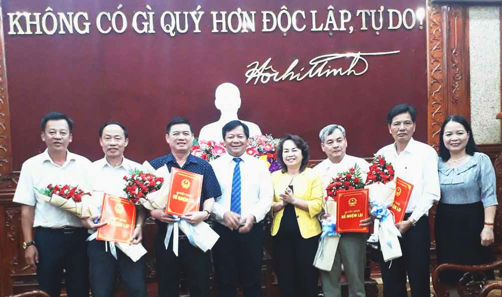 trao quyet dinh bo nhiem lai