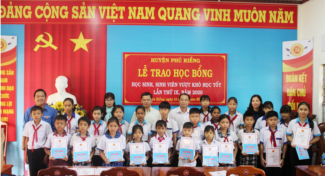 trao hoc bong