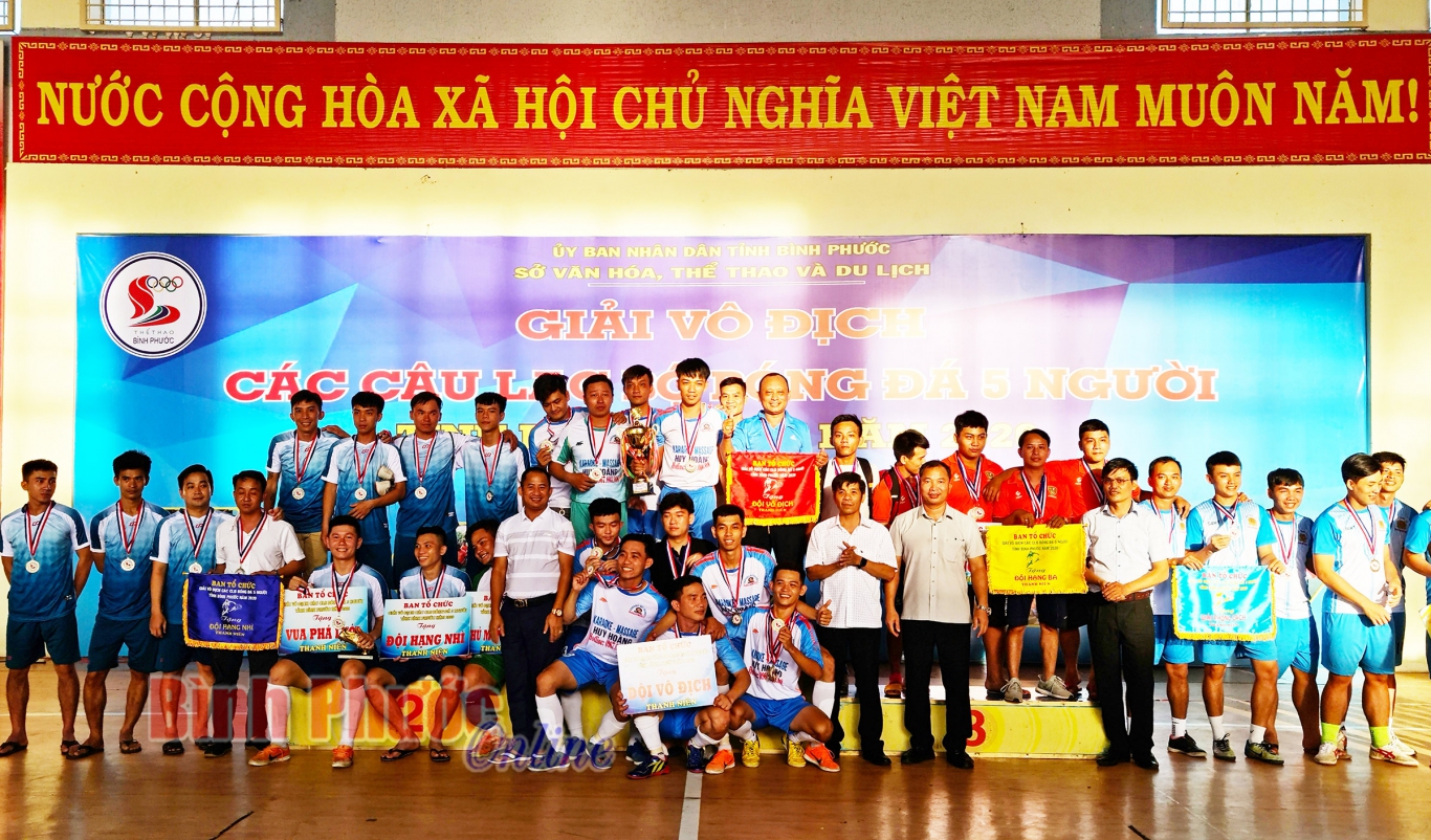 Giai bong da 5 nguoi