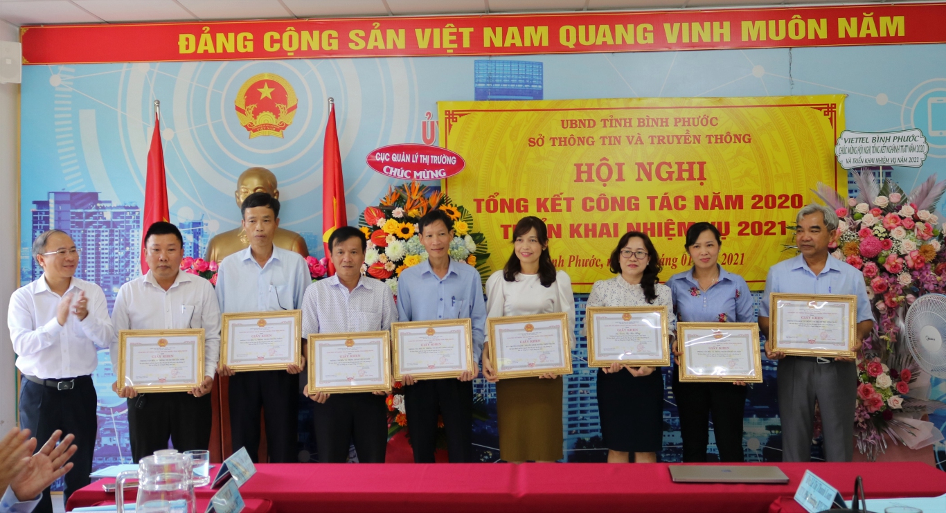 Hoi nghi nganh TTTT4