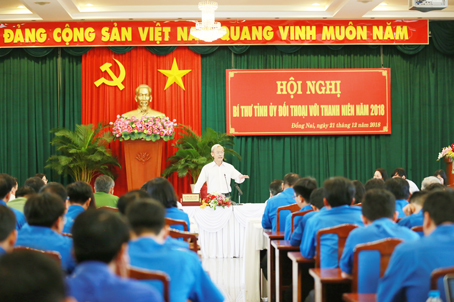 2 Bai thư Tỉnh ủy Nguyễn Phú Cường trả lời thắc mắc của thanh niên (1).jpg