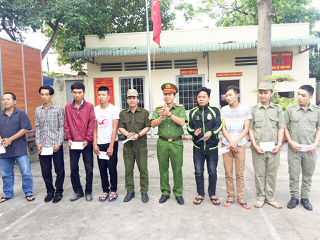 Công an phường Trảng Dài thường xuyên khen thưởng các thành viên CLB PCTP sau mỗi chiến công.jpg