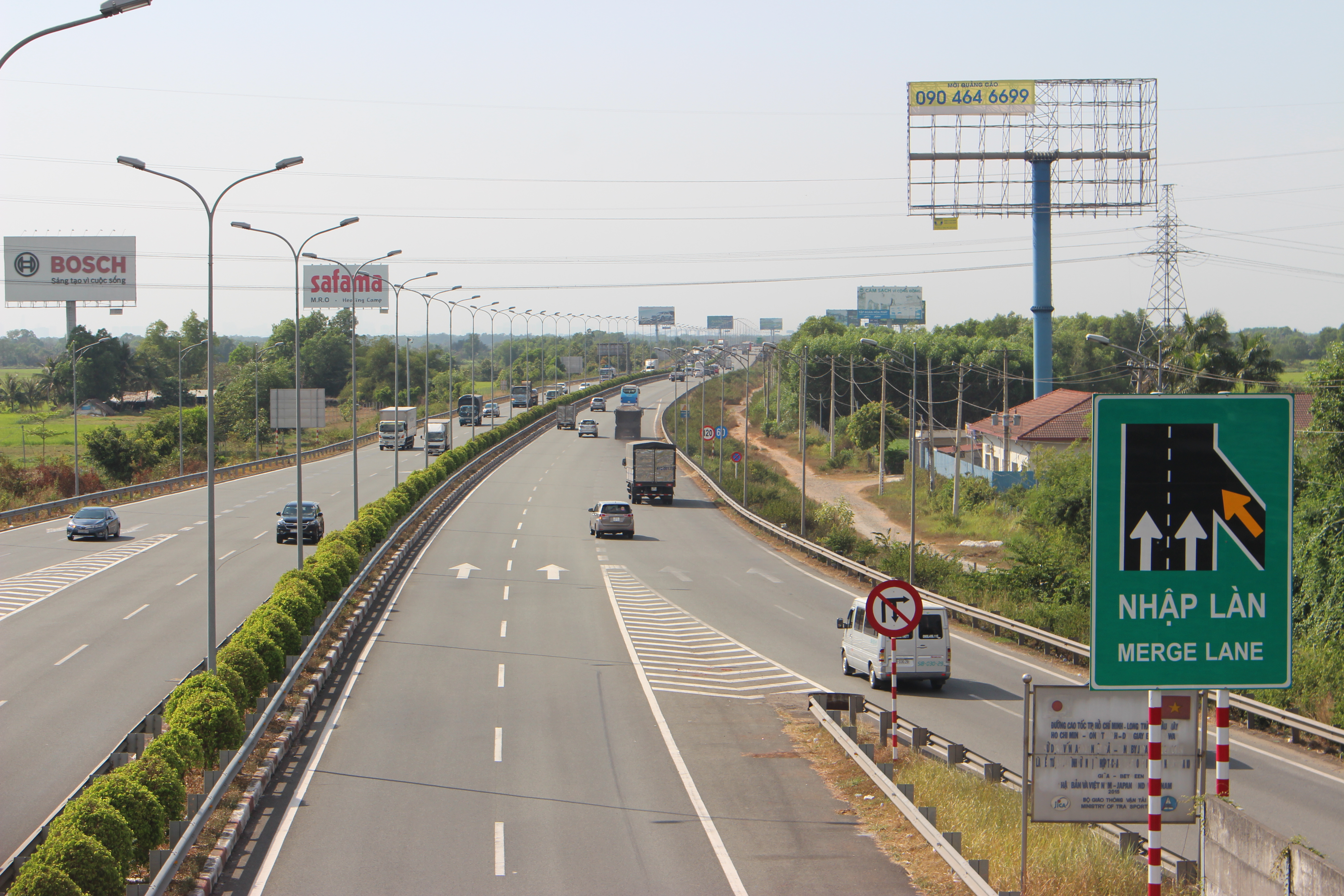7. Đầu tư mạnh cho hạ tầng giao thông (H2).JPG